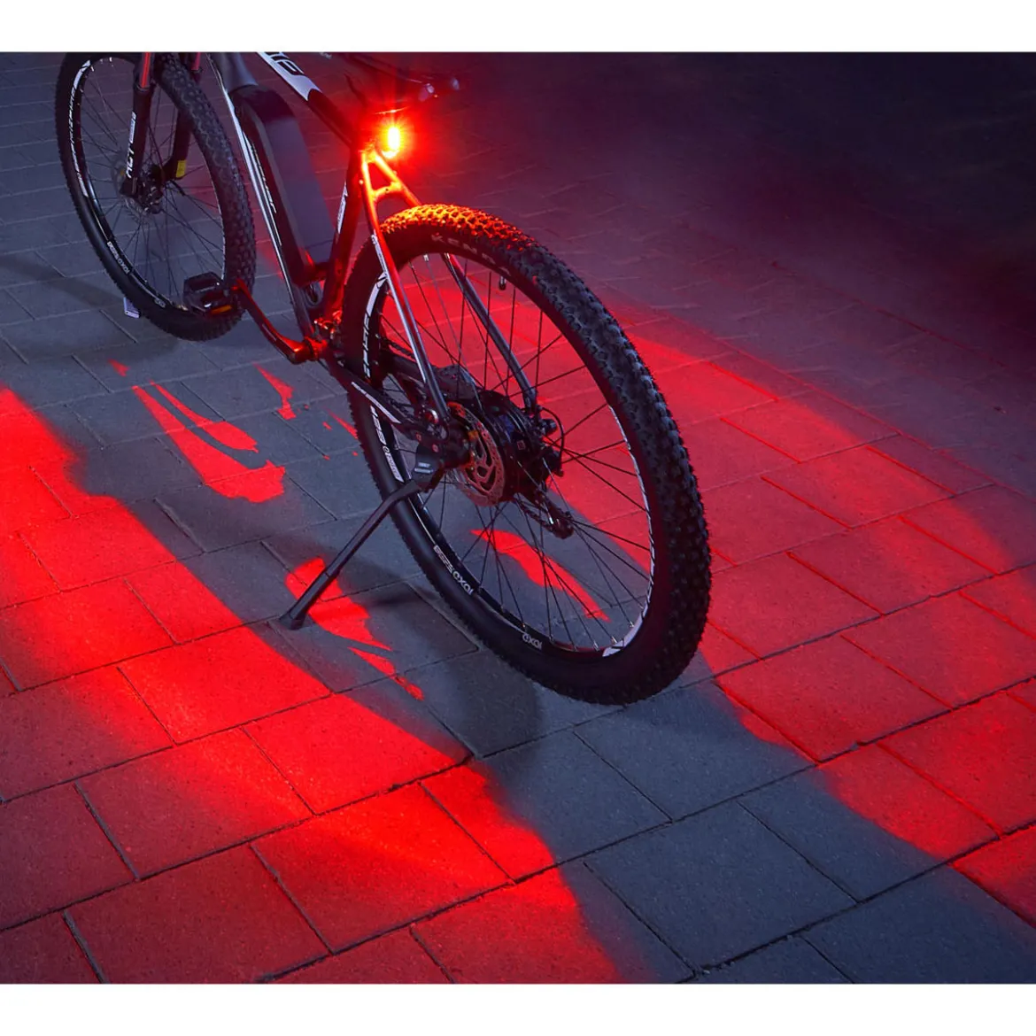 Fischer Bikes Akku-Rücklicht Twin mit Bodenbeleuchtung