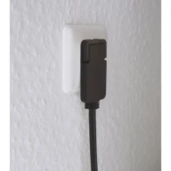 Kurzverlaengerungsleitung schwarz mitWinkel-Flachstecker 5m H05VV-F3G1,5