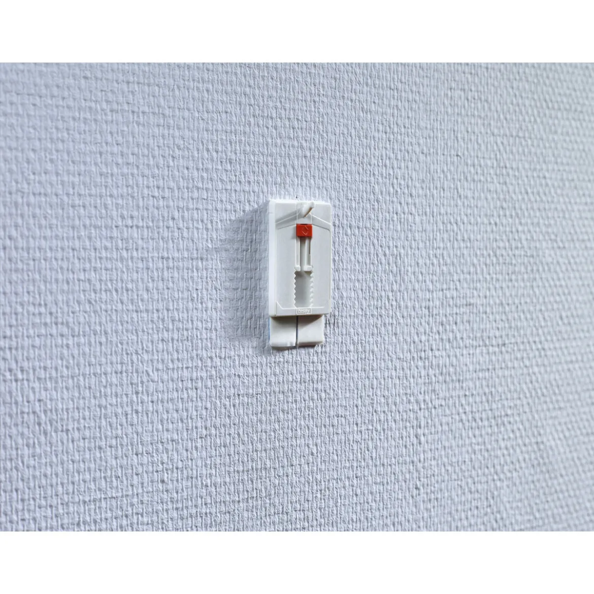Tesa Klebenagel für Tapete und Putz verstellbar 2 Stück Traglast 2 x 2 kg